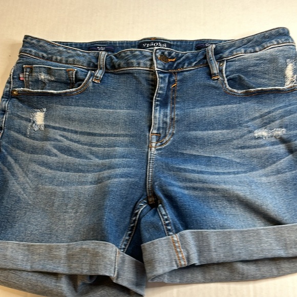 Vigoss Marley Mid Rise Double Cuff Whiskered Med Wash Distressed Short. Sz W14 - Picture 3 of 14